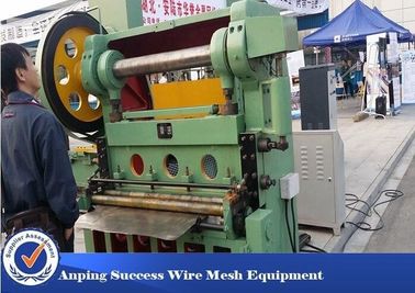 Chine la largeur de 1.25m a augmenté l'opération de machine en métal/installation faciles JQ25-25 fournisseur